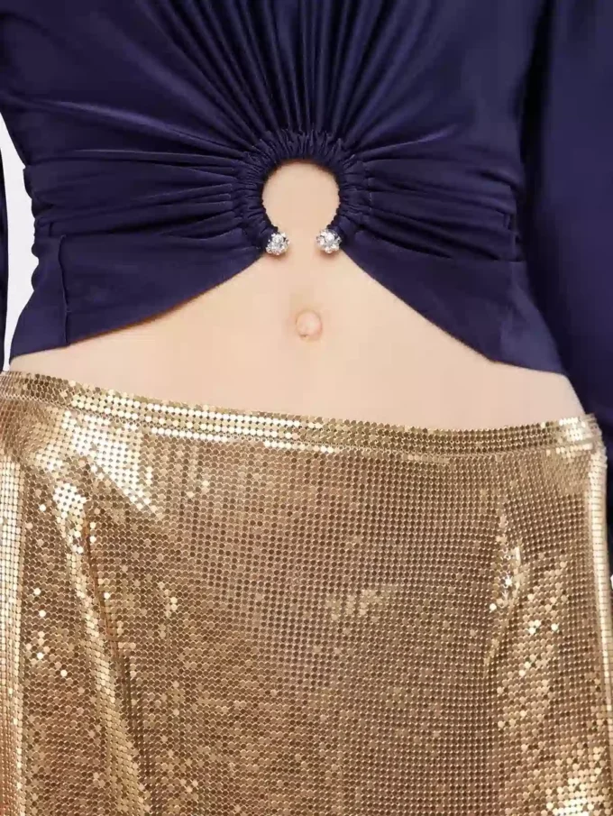 Piercing detaylı kısa üst